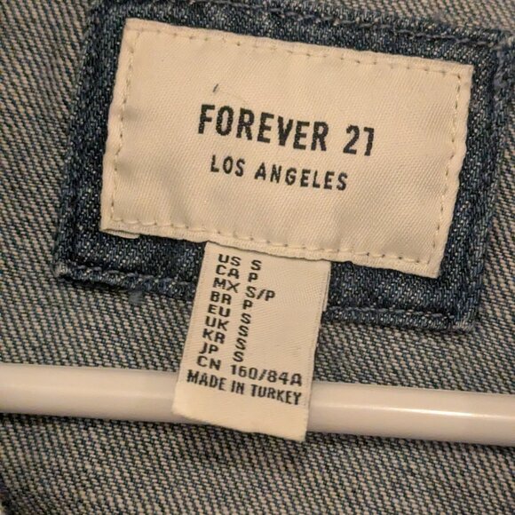 Forever 21 Denim Jacket Light Faded Denim Wash with SIlver Tone Hardware-Size S - Picture 2 of 4